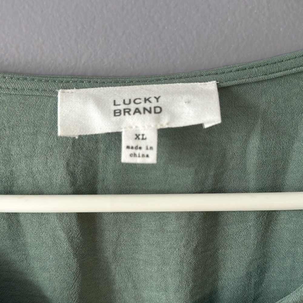 Lucky brand empire waist dress with V neck line and waist tie - Picture 5 of 6